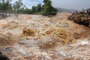 देशभर बाढी र पहिरोको बितण्डा, हजारौं घर डुबानमा