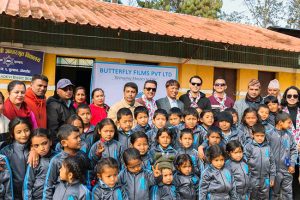 कमला देवी आधारभुत बिद्यालयमा अध्यनरत ८० जना बिद्यार्थीलाई जाडोमा न्यानो कपडा वितरण