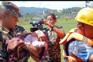 काभ्रेमा हेलिकप्टरबाट ८७ जनाको उद्धार, रोशीबाट सबैभन्दा बढी (तस्बिर सहित)